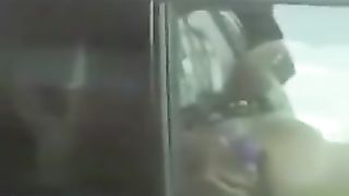 NUN CE POSSO CREDE gli sta a fa UN POMPINO !!!