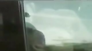 NUN CE POSSO CREDE gli sta a fa UN POMPINO !!!