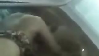 NUN CE POSSO CREDE gli sta a fa UN POMPINO !!!