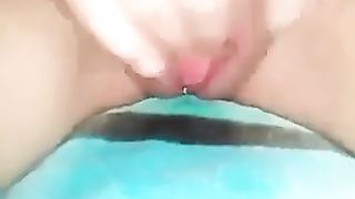 Amichetta squirta per me su WhatsApp