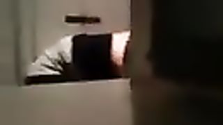 Beccati a scopare in un locale a Lecco