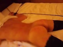 La prendo a bacchettate sul culo e sulla figa