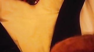 La prendo a bacchettate sul culo e sulla figa