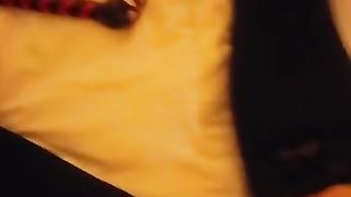 La prendo a bacchettate sul culo e sulla figa