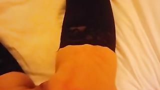 La prendo a bacchettate sul culo e sulla figa