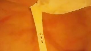 La prendo a bacchettate sul culo e sulla figa