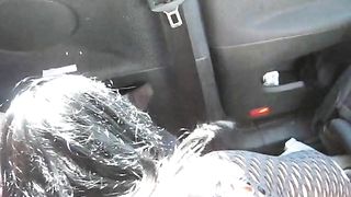 Prostituta mi fa una sega con sborrata sul fazzoletto