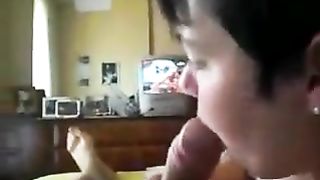 La mia vaccona col cazzo in bocca