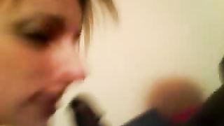 Biondina ficca con un nero