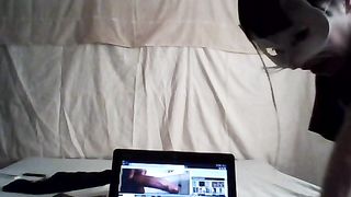 Il Porno Tributo di una camgirl al suo amico virtuale