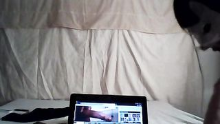 Il Porno Tributo di una camgirl al suo amico virtuale