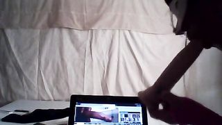 Il Porno Tributo di una camgirl al suo amico virtuale