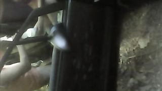 Prostituta e cliente filmati di nascosto dal guardone