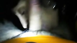 Mi sbocchina in auto di notte sotto la pioggia