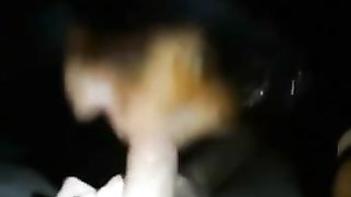 Mi sbocchina in auto di notte sotto la pioggia