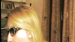 Pompino in webcam al marito per soldi