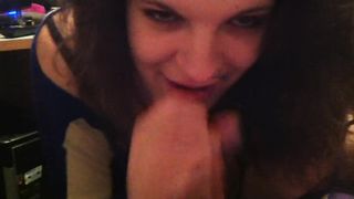 Ancora mi sega e si fa schizzare in faccia