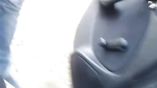 2 MILF si divertono col cazzo del guardone