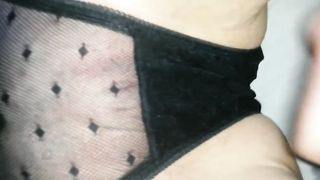 Le sborro sulle mutandine