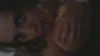 Anteprima del video: Amichetta gioca con le tette pt. 2