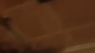 Me lo faccio succhiare nel bagno del bar