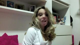 Mistress Uzi e i suoi gambaletti di pizzo