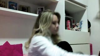 Mistress Uzi e i suoi gambaletti di pizzo