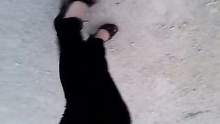 Miss Wagon e Miss Anyta mostrano i piedi al parco