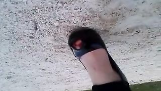 Miss Wagon e Miss Anyta mostrano i piedi al parco