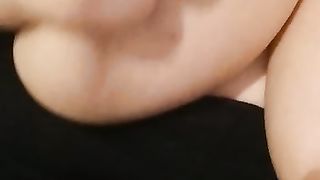 Anteprima del video: Si tocca le tettone