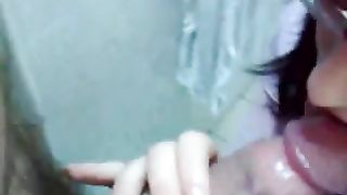 Le sborro addosso e lei si spaventa