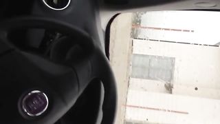 Ancora un pompino in macchina