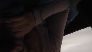 Ancora un pompino in macchina