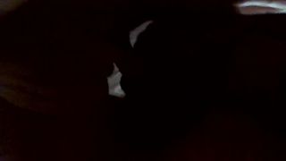 Scopo mia moglie mentre il cagnolino ci guarda