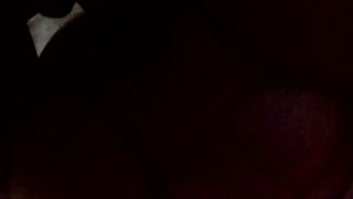 Scopo mia moglie mentre il cagnolino ci guarda