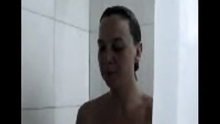 DAI SMETTILA DI FARE QUESTE COSE che mi vergogno !