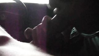 Pompino in auto da amica tettona foggiana