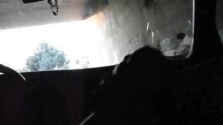 Pompino in auto da amica tettona foggiana