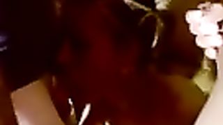 Filmo mia moglie che lo succhia a 3 sconosciuti