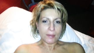 guardate come gode col cazzo mia moglie