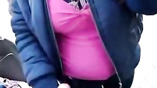 Me lo ciuccia e le va di traverso lo sperma