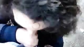 Me lo ciuccia e le va di traverso lo sperma