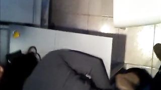 Vuole FARSI CHIAVARE COME UN CAGNA in cucina