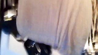 Vuole FARSI CHIAVARE COME UN CAGNA in cucina