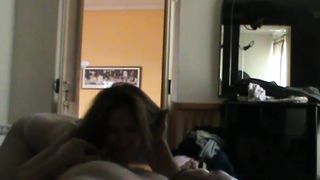 Francy succhia e lecca la sborra