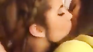 3 amichette 18enni si slinguazzano a vicenda