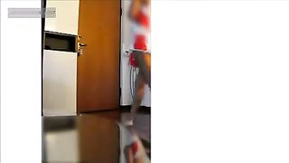 Mia moglie fa la troia col fattorino