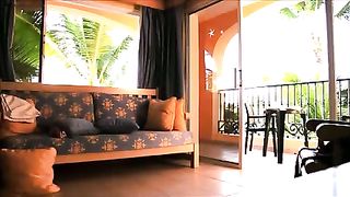 Fa la troia col dipendente di colore