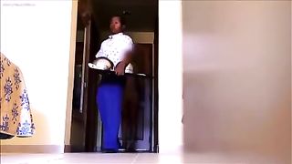 Fa la troia col dipendente di colore