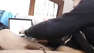 Me lo faccio succhiare da mia moglie in videochat